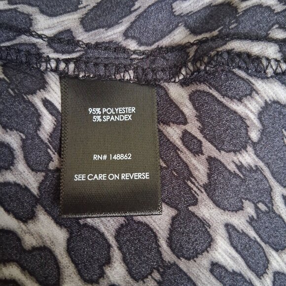 Torrid Women's Size 1X Peplum Satin Button Front Gray Animal Print Top - Picture 9 of 13